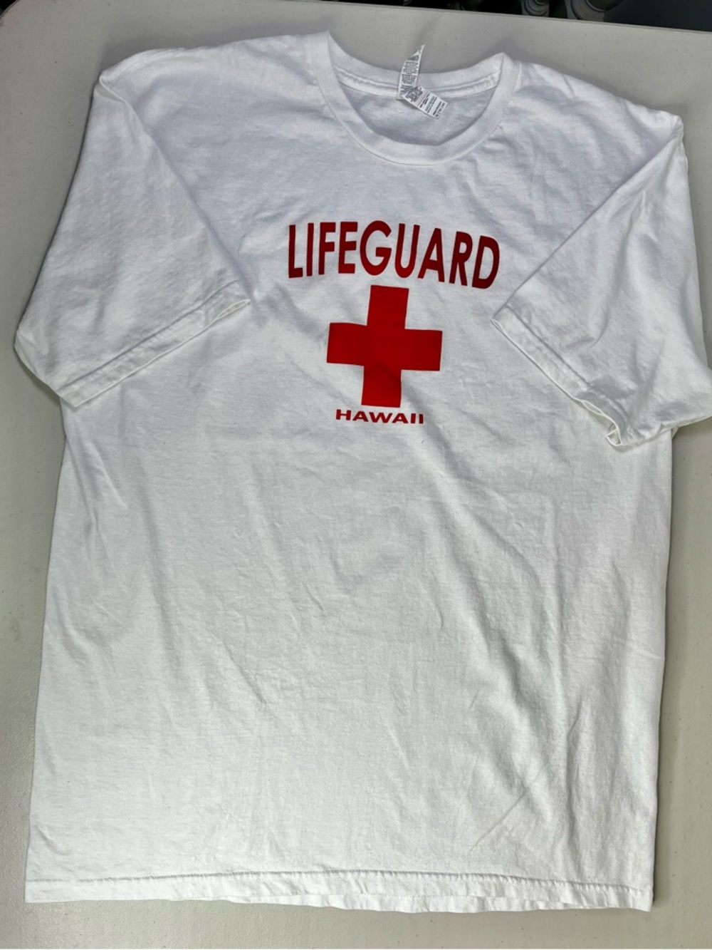 LIFEGUARD" graphic with red cross and "HAWAII" text underneath, size XL. Unisex - Picture 1 of 8